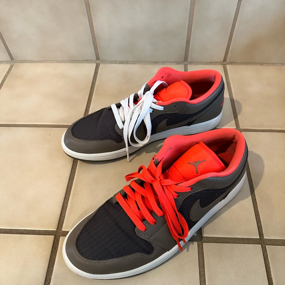 Jordan 1 Low SE Newsprint Olive Grey